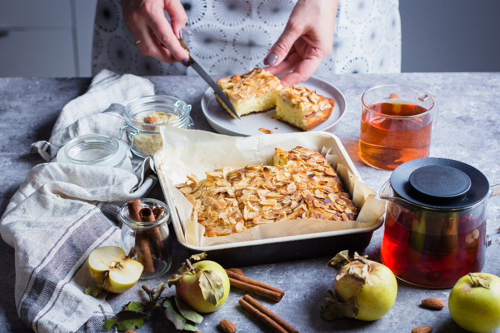 Aluat pentru plăcintă cu mere: cum să faci un aluat fraged și crocant pentru deserturi delicioase